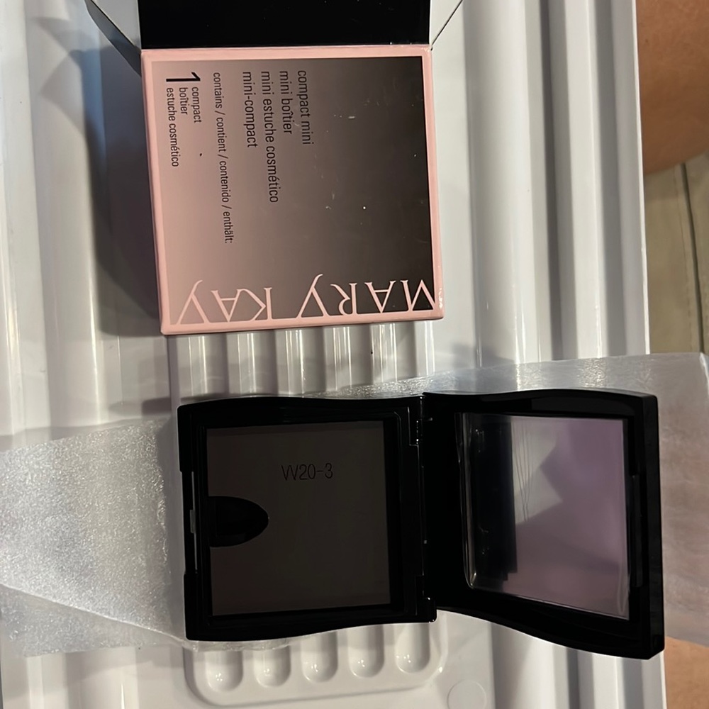Mary Kay Compact mini case (no make up inside)